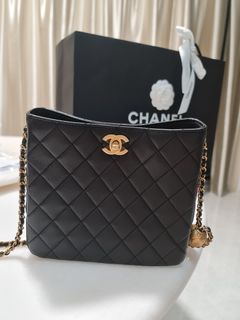 Chanel 25 Double Flap Chain Shoulder Bag Black Gold Lambskin