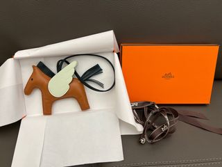 （分類：）位於 。 由 MsHermes 提交（商品編號 1208682316，圖片 1）。簡介： 。