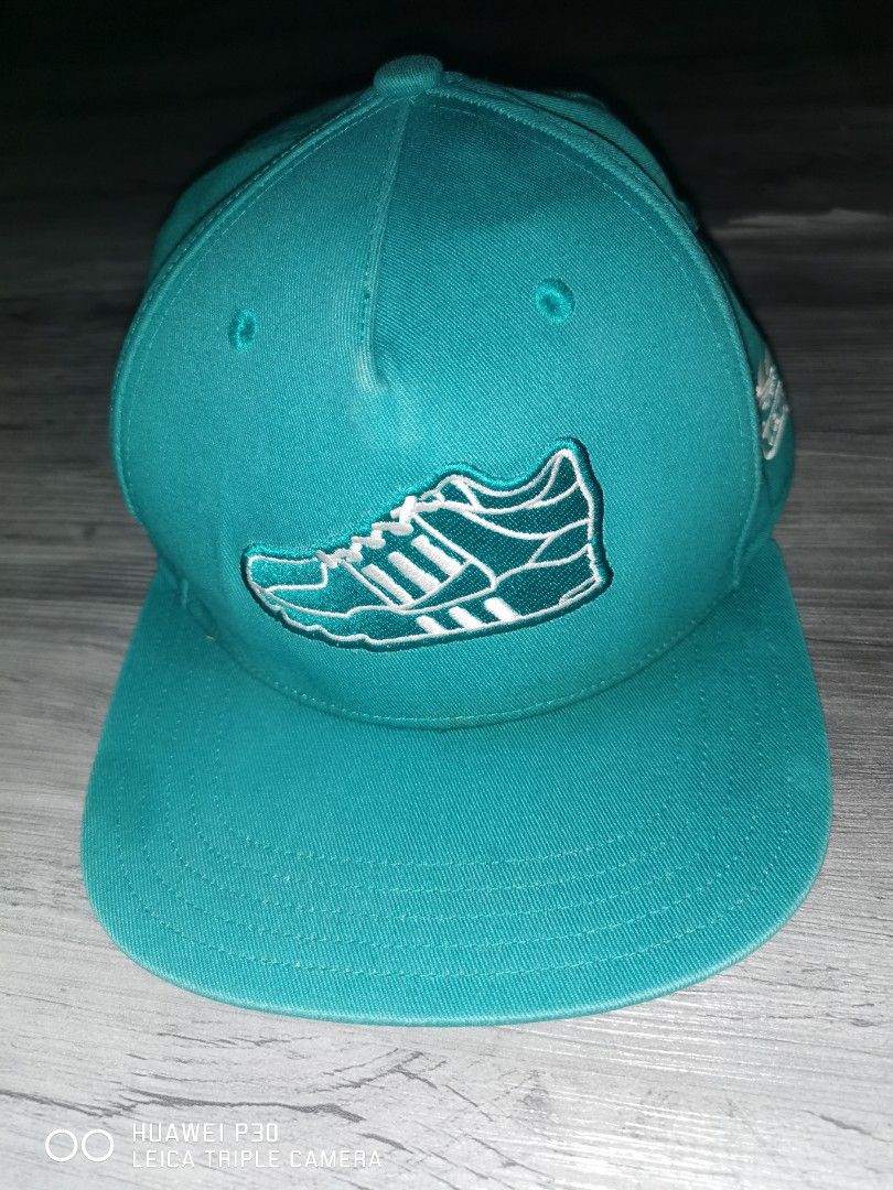 Adidas top eqt snapback