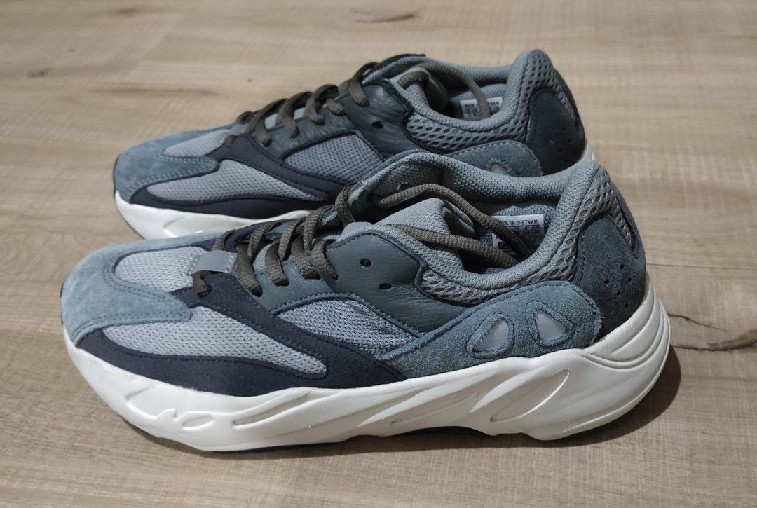 Adidas yeezy 700 top v1
