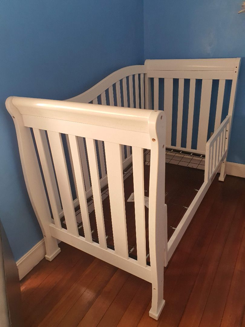 3-in-1 Convertible Crib (AFG S6005 ) (Category: Cots & Cribs) located in Pasig City. Submitted by reg.reodica (Listing ID 1215052223, Image 3). Description: AFG S6005 3-in-1 Convertible Crib Used - minor blemishes and dings due to use Complete hardware - bolts, nuts, and wooden dowels Item is already disassembled and ready for pickup. Pickup at Pasig Area .