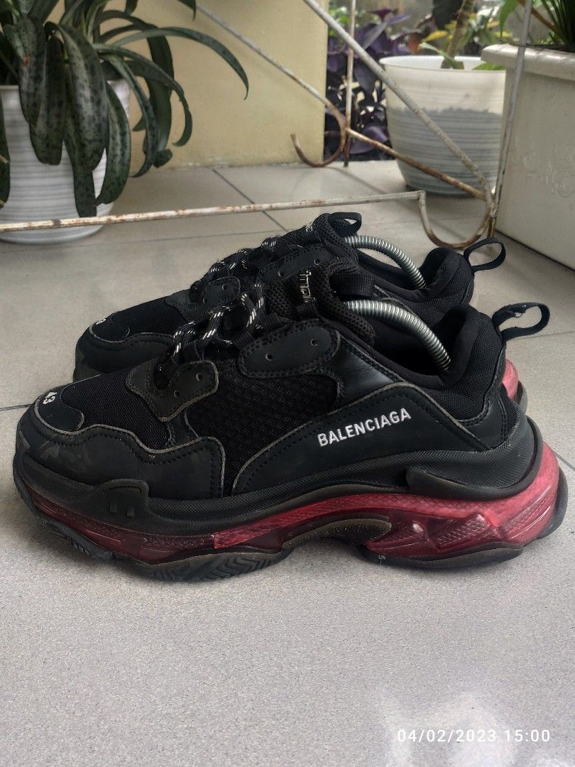 balenciaga triple s v2 black