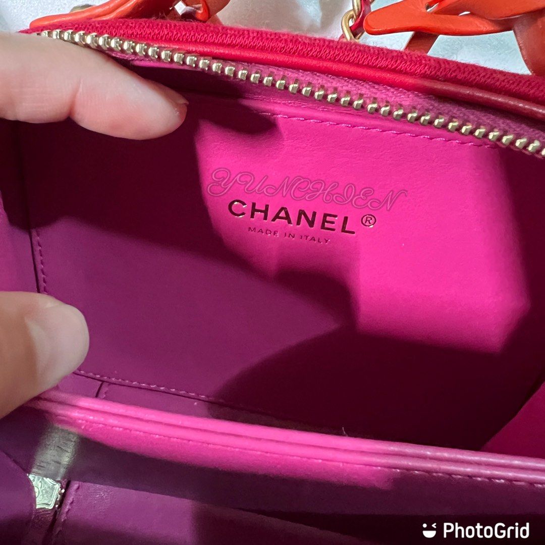 Chanel vanity case 17 store