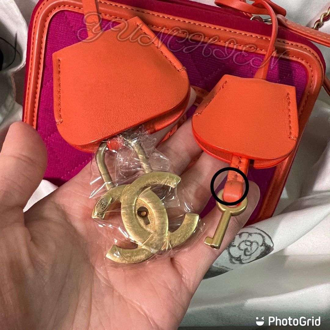 Chanel vanity case best sale 17cm