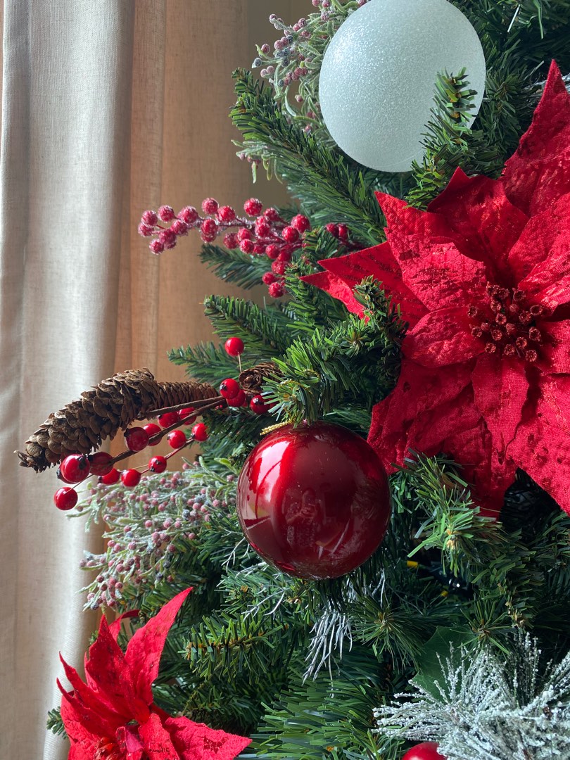 Classic Christmas Tree For Sale, Furniture & Home Living, Home Decor