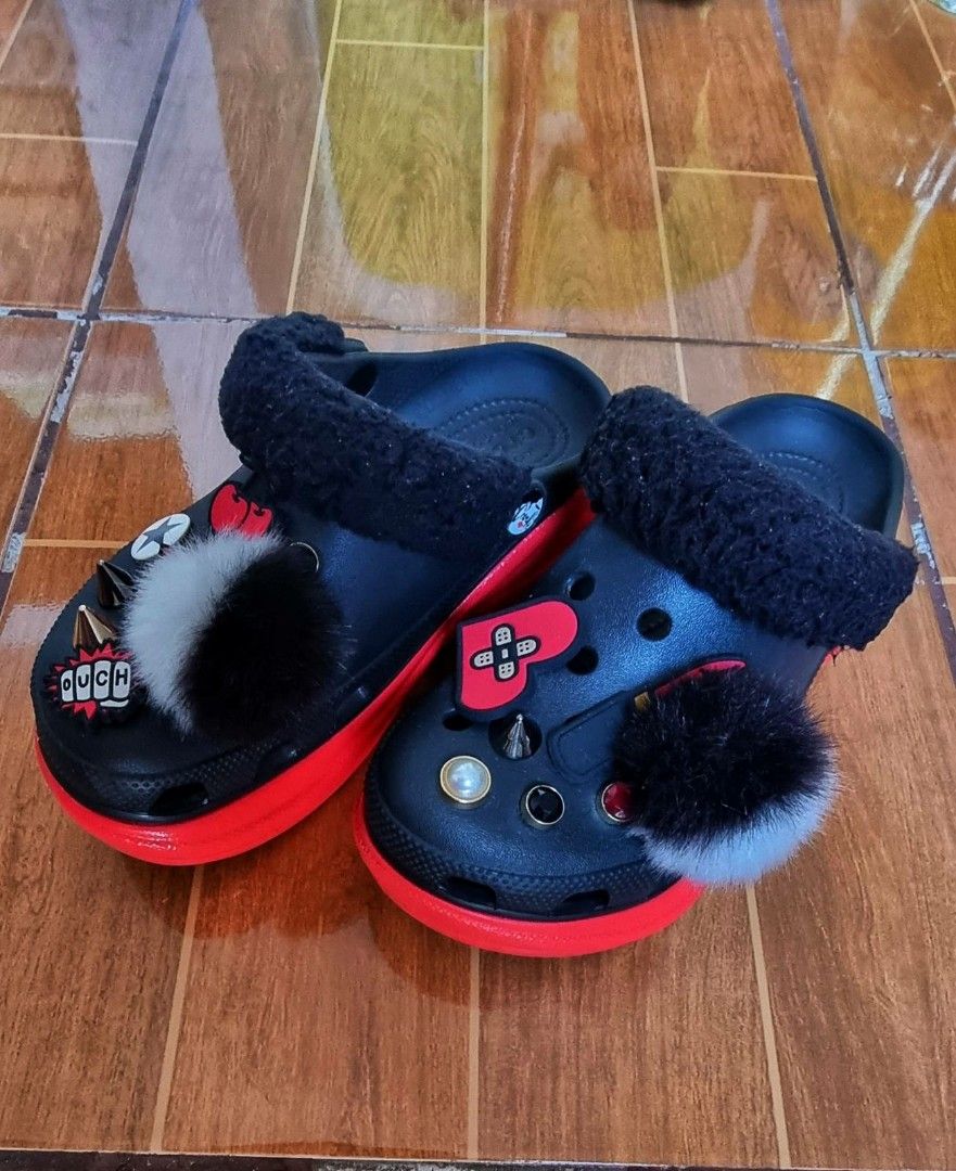 Crocs x Disney Cruella Bae Clog, Women's Fashion, Footwear, Wedges on