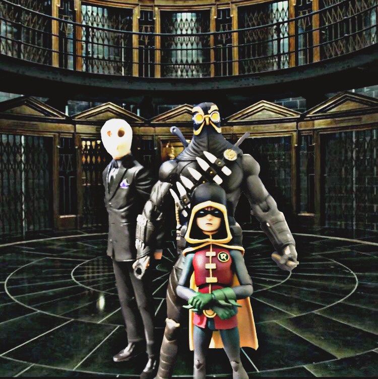 DC Collectibles Talon (Category: Figurines & Statues) located in Manila. Submitted by 888ejwright (Listing ID 1215033285, Image 3). Description: This was really hard to find. I love the Court of Owls story line. Complete accessories..