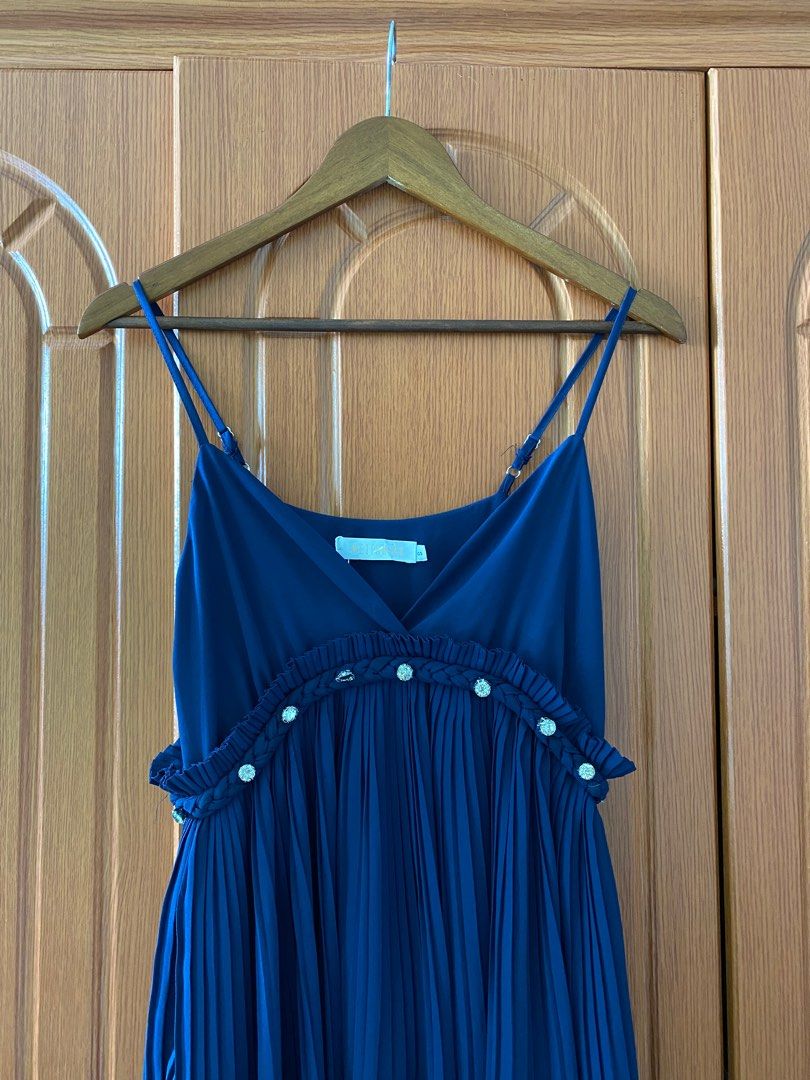 Dress S-M (Category: Dresses) located in Makati City. Submitted by nicolelabarette (Listing ID 1214982636, Image 3). Description: Pwede to pang events .