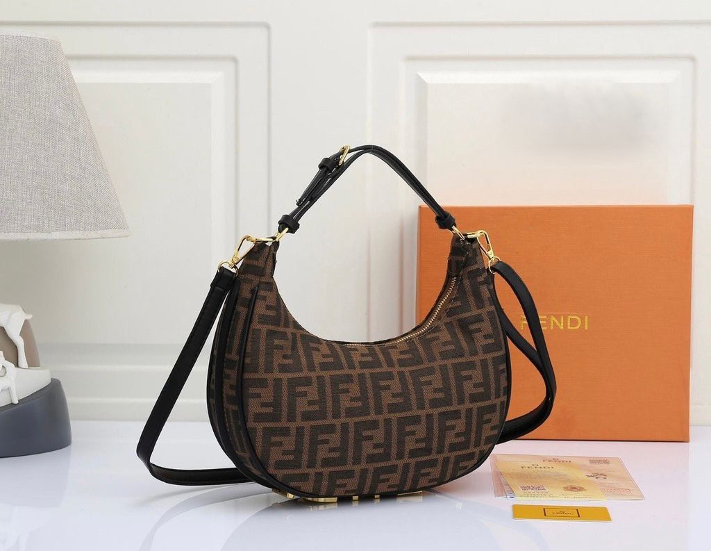 FENDI authentic shoulder bag Fesyen Wanita Tas Dompet di Carousell
