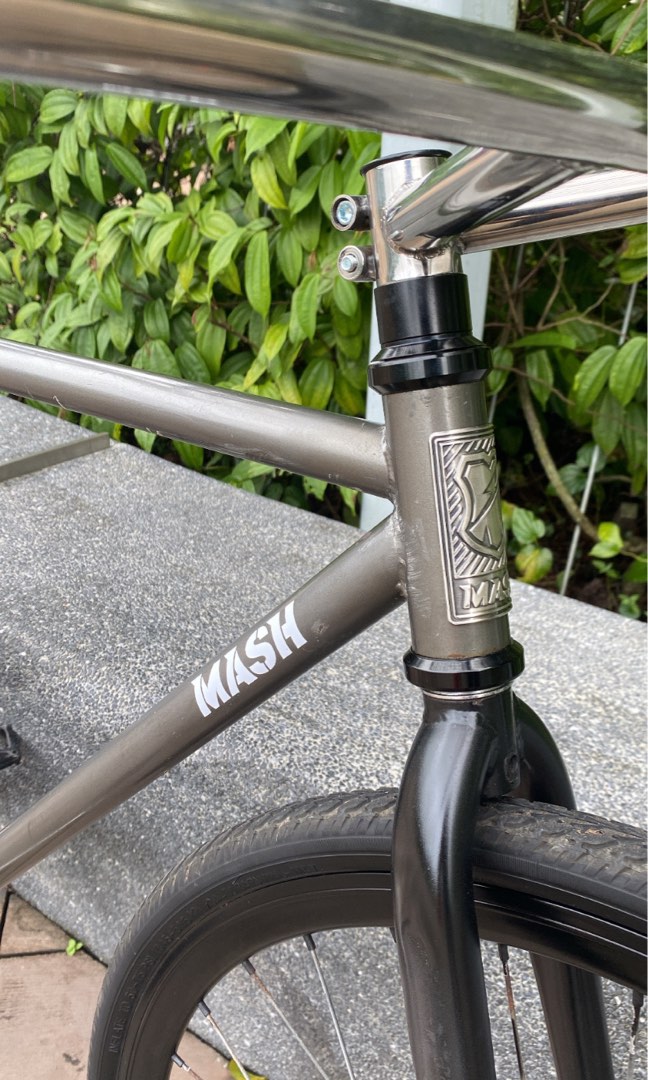 Fixed gear freestyle frame outlet