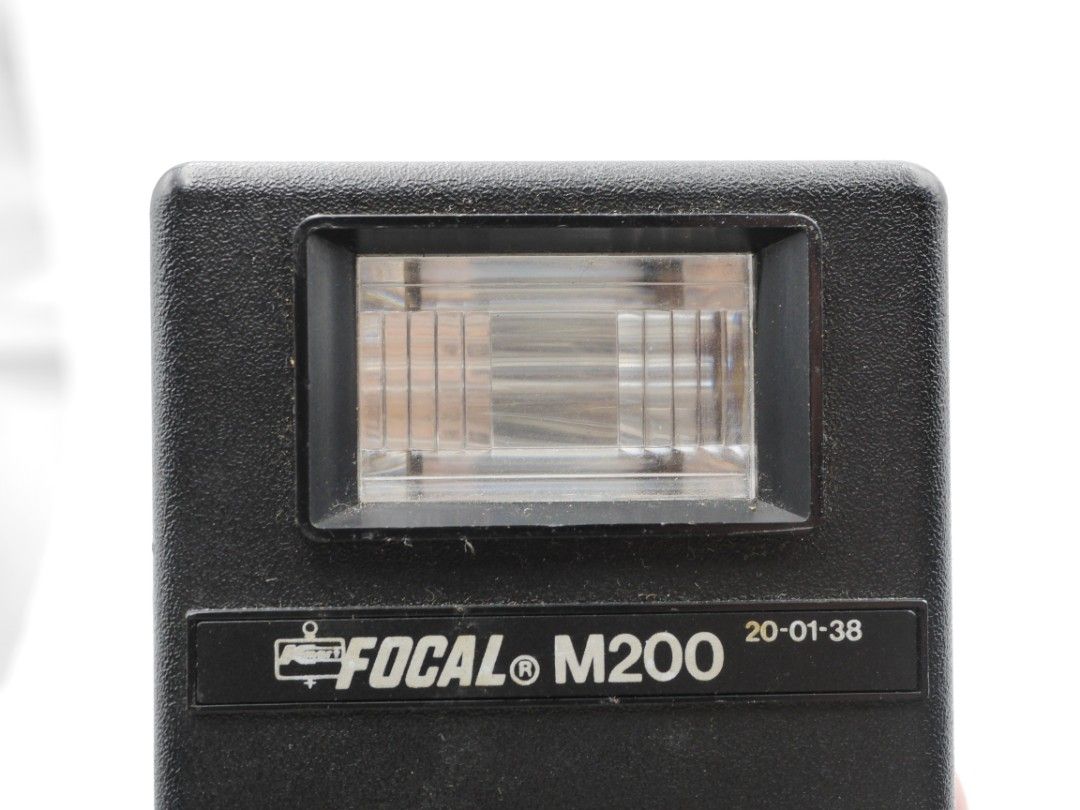 Focal M200 External Flash Unit, Photography, Cameras on Carousell