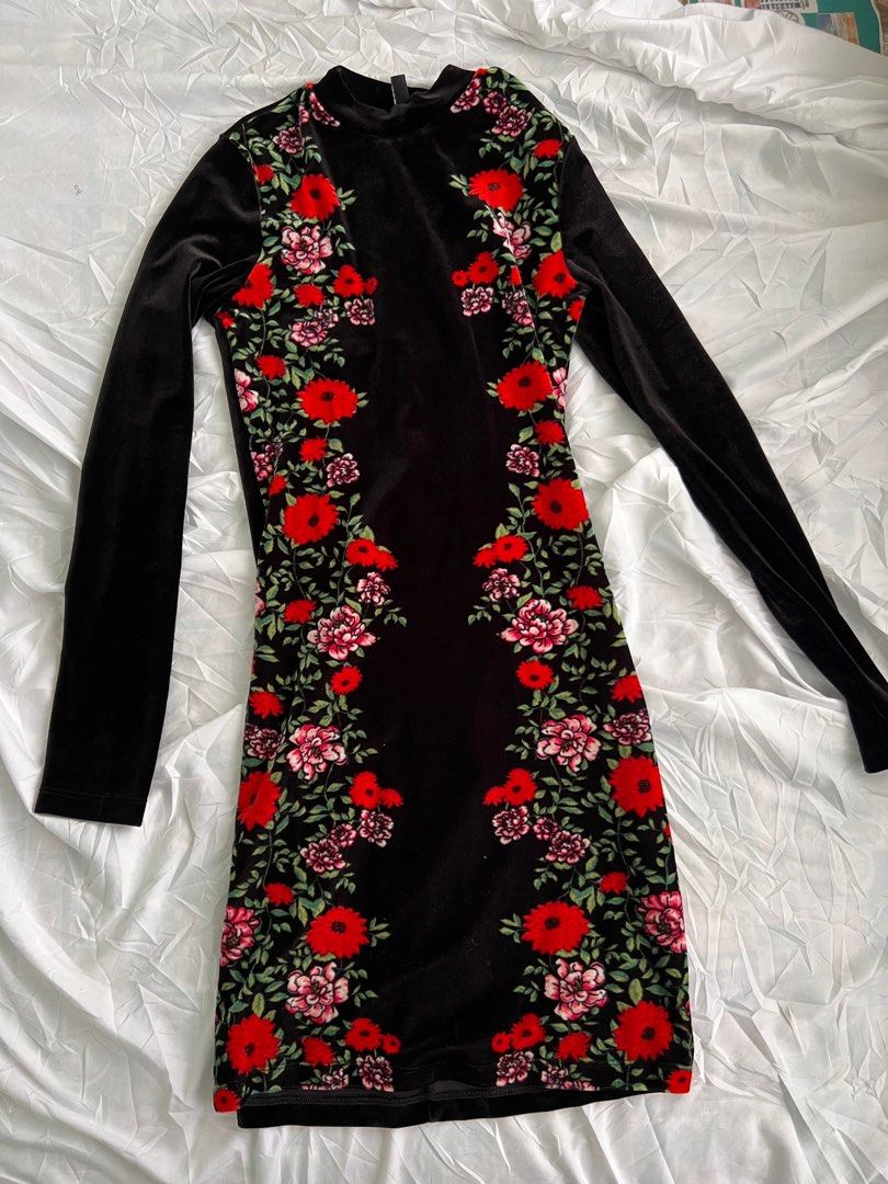 bodycon dress with jean jacket Zapaka Women Black Flower Bodycon Graduation Dress V Neck Spaghetti Straps Short Prom Dress, Black Flower / UK10