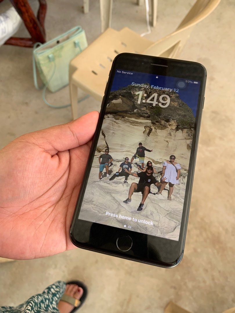 iphone 8 plus very smooth (Category: iPhone 8 Series) located in Makati City. Submitted by jeninegalvez (Listing ID 1214982731, Image 1). Description: selling my dad's iphone. very smooth no issues rfs: bought him a new iphone 14 last xmas.