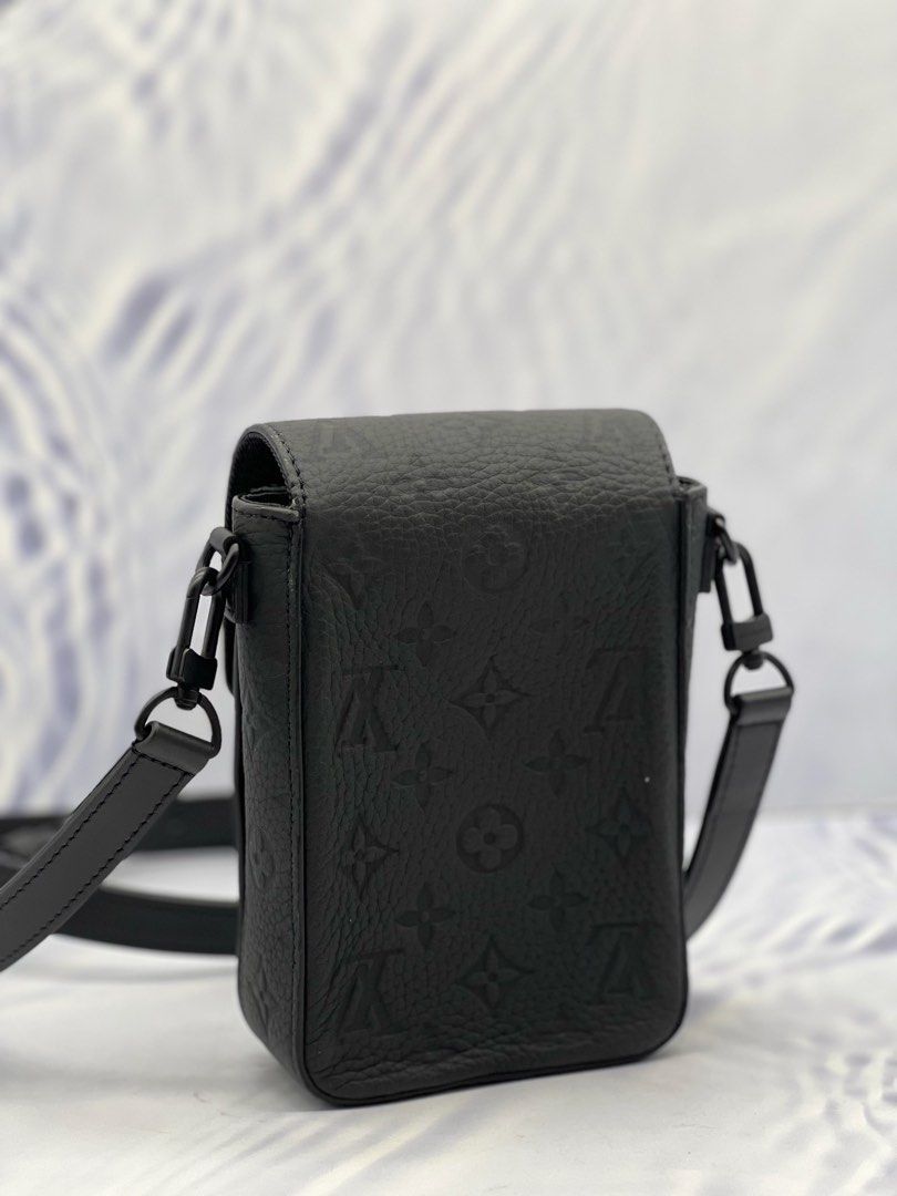 Louis Vuitton LV Unisex S-Lock Vertical Wearable Wallet Black Taurillon  Monogram Leather - LULUX