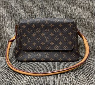 (Category: ) located in . Submitted by labellecollection (Listing ID 1215126698, Image 1). Description: .
