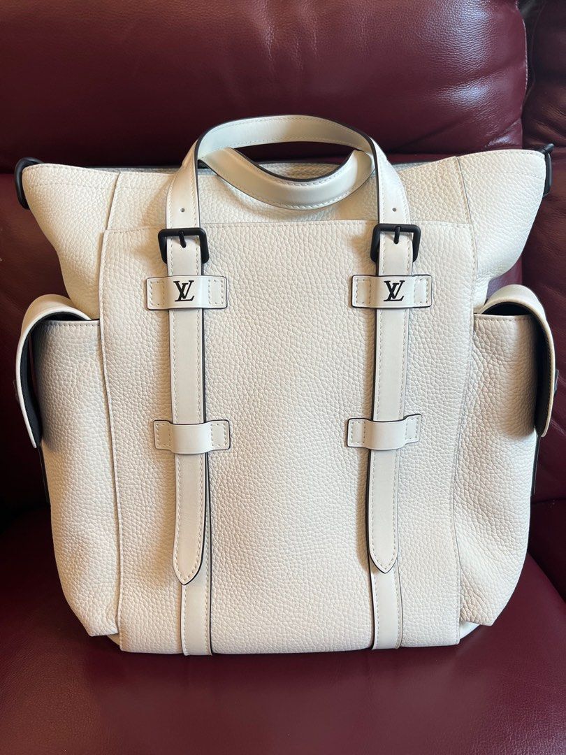 LV Louis Vuitton Christopher Tote Bag M58477, 名牌, 手袋及銀包
