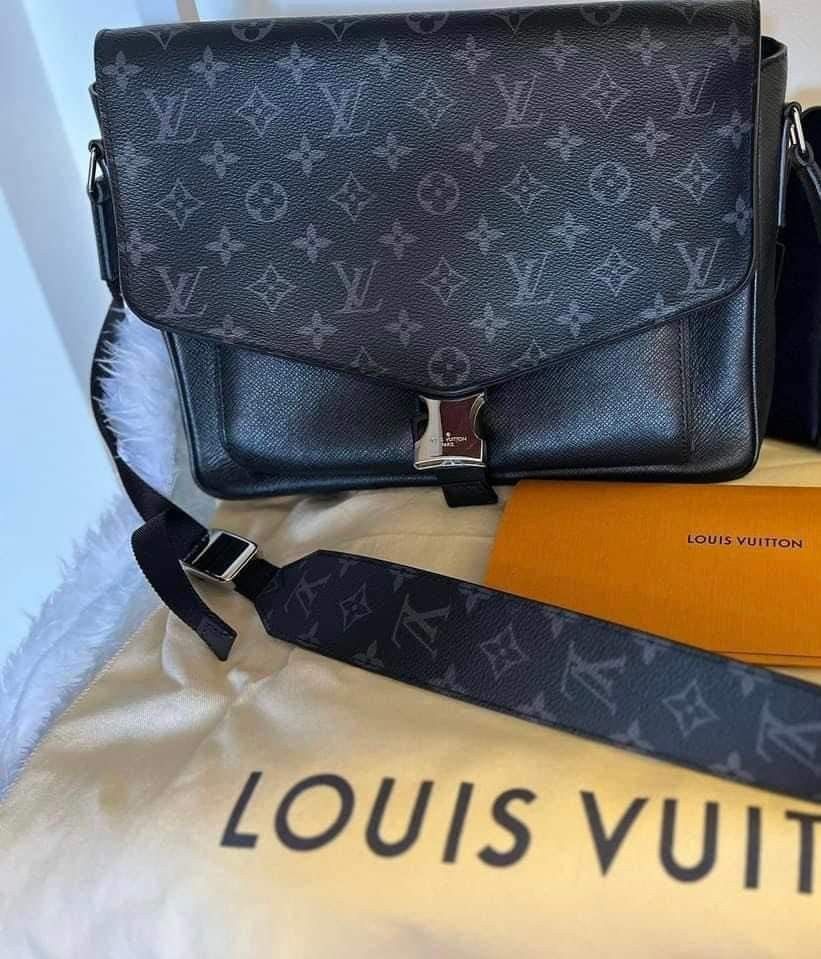 Lv mens sling (Category: Luxury Bags & Wallets) located in Butuan. Submitted by jen_pre (Listing ID 1215033959, Image 1). Description: un used.