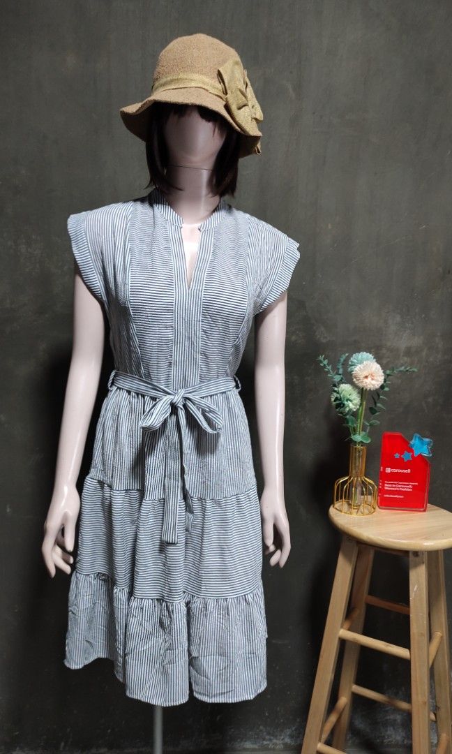 Monteau dress shop