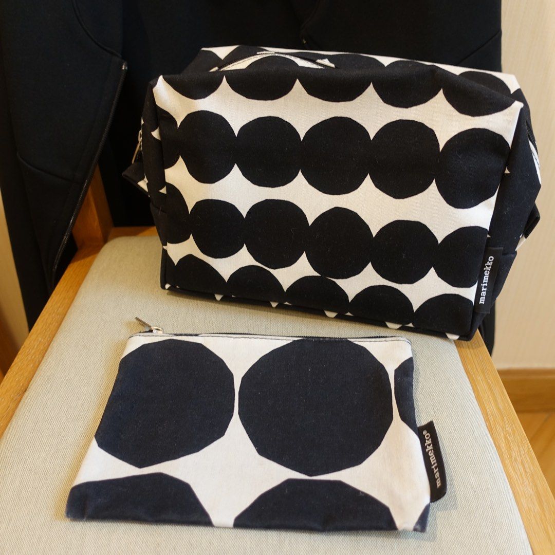 一套兩個購自香港專門店Marimekko Pienet Kivet Black Keksi Zip Pouch