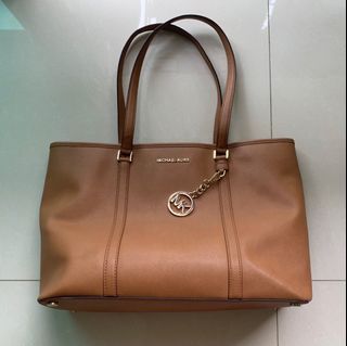 (Category: ) located in . Submitted by k8tan (Listing ID 1214990947, Image 1). Description: .
