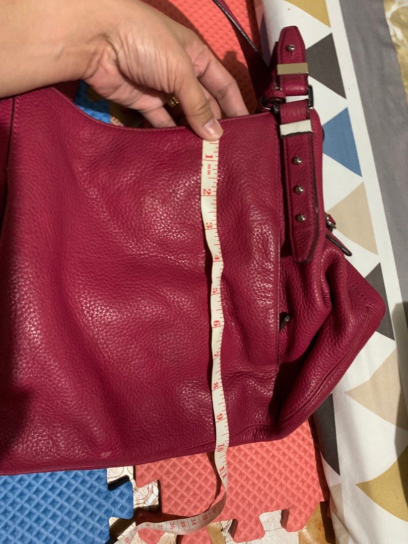 Mk shoulder bag (Category: Luxury Bags & Wallets) located in San Juan City. Submitted by rvsouk (Listing ID 1215094034, Image 1). Description: Lo plus sf.