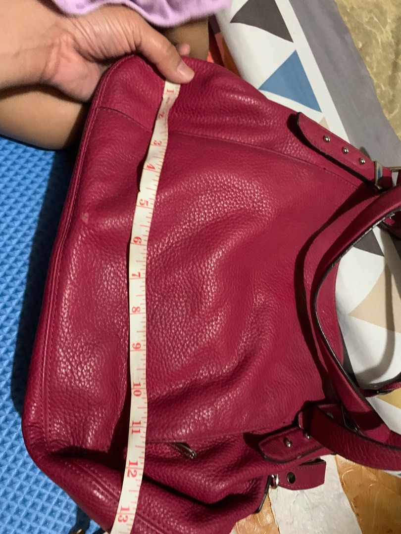 Mk shoulder bag (Category: Luxury Bags & Wallets) located in San Juan City. Submitted by rvsouk (Listing ID 1215094034, Image 3). Description: Lo plus sf.