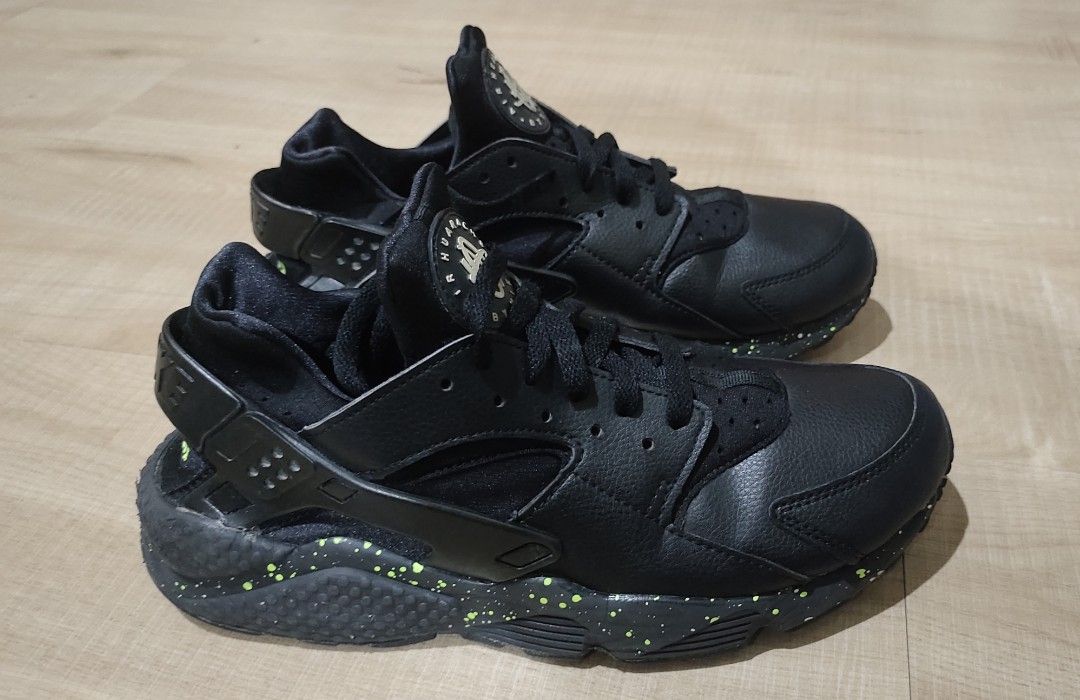 Paint splatter 2025 nike huarache