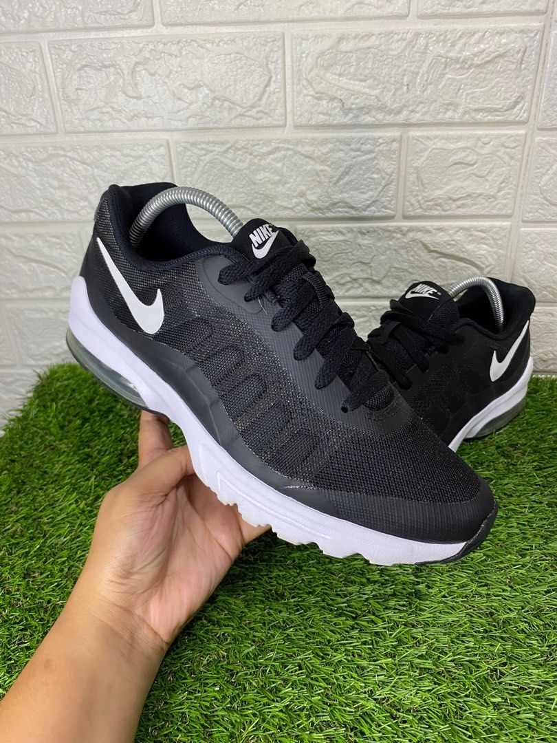 nike airmax invigor white