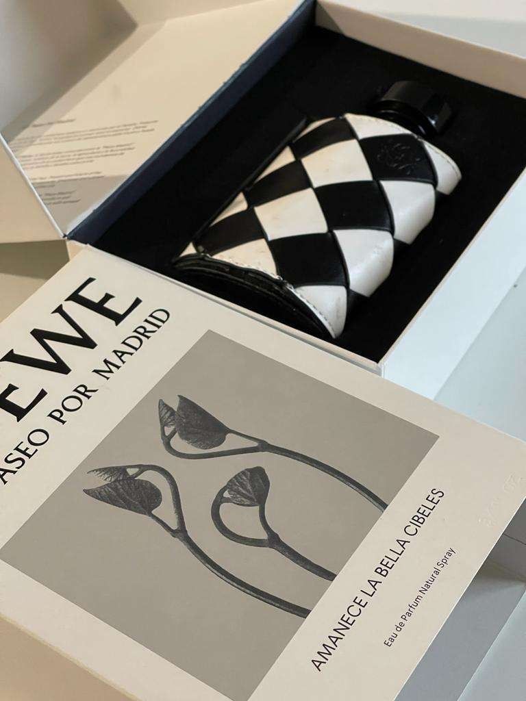 ORIGINAL LOEWE UN PASEO POR MADRID AMANECE LA BELLA CIBELES EDP