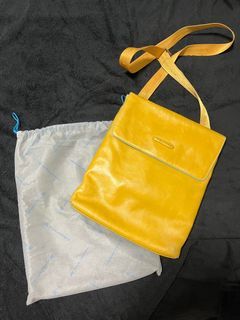 Piquadro Leather Sling bag