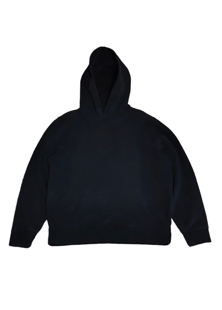 Plain Black GAP Hoodie, Men's Fashion, Coats, Jackets and Outerwear on  Carousell