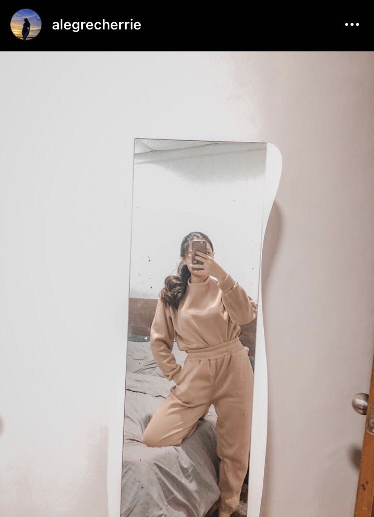 Pullover Crop Top and Jogger Pants Terno (Category: Sets or Coordinates) located in Tagaytay City. Submitted by cherieclothingph (Listing ID 1215071006, Image 1). Description: Color: Gray Terry Fabric Freesize S-M Mop: Gcash. No cod Location: TAGAYTAY CITY Courier: Lalamove, J&T, Shopee co.