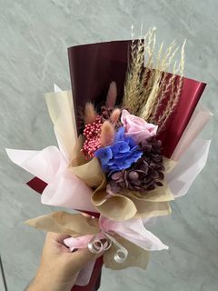 (Ready stock for Valentine’s Day/Free delivery in east!) premium dried flowers bouquet pink rose