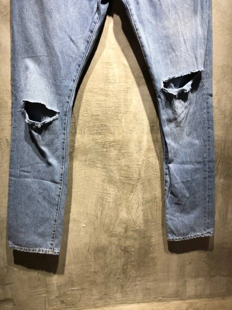 Saint Laurent Paris Knee Ripped Denim pants (Category: Luxury Apparel) located in Quezon City. Submitted by johnpaulperezzz (Listing ID 1214979402, Image 2). Description: Saint Laurent Paris Knee Ripped Denim pants size: 31 fit: 30-32 dimension: Waist: 15-16" Inseam: 34" Front Rise: 9" Thigh: 10" Knee: 6" Leg Opening: 6" condition: 9/10 issue: - None retail: $850 Price: 8.5k.