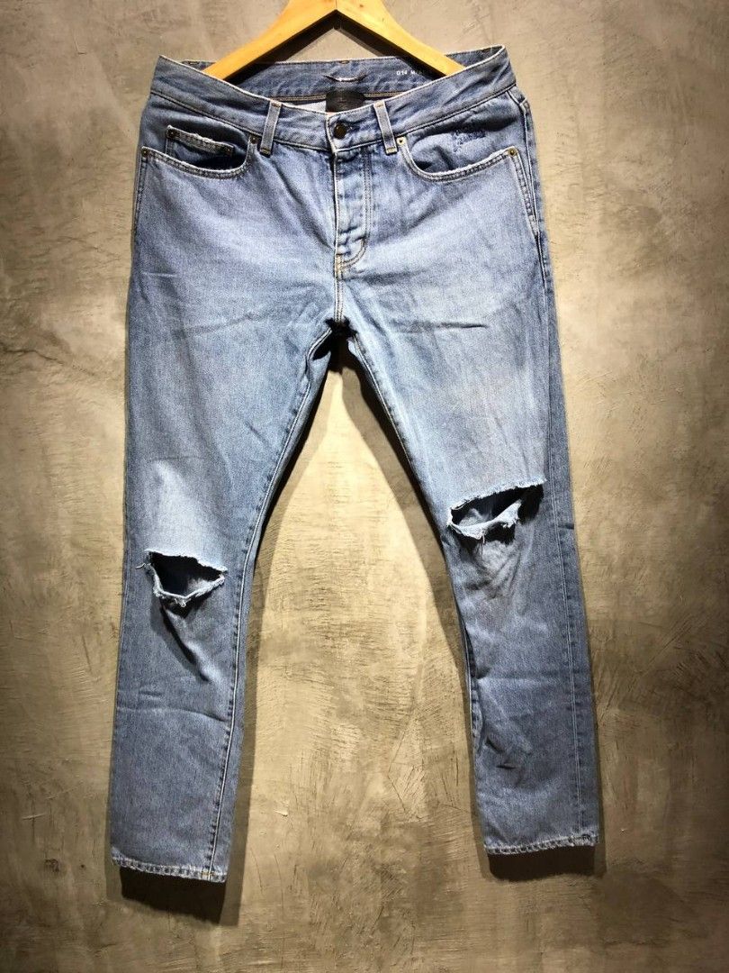 Saint Laurent Paris Knee Ripped Denim pants (Category: Luxury Apparel) located in Quezon City. Submitted by johnpaulperezzz (Listing ID 1214979402, Image 1). Description: Saint Laurent Paris Knee Ripped Denim pants size: 31 fit: 30-32 dimension: Waist: 15-16" Inseam: 34" Front Rise: 9" Thigh: 10" Knee: 6" Leg Opening: 6" condition: 9/10 issue: - None retail: $850 Price: 8.5k.