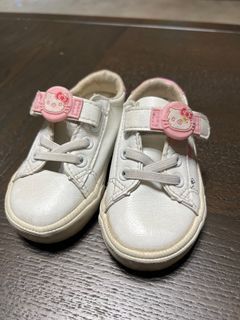 Sepatu anak hello kitty size 24 / 2.5-3y