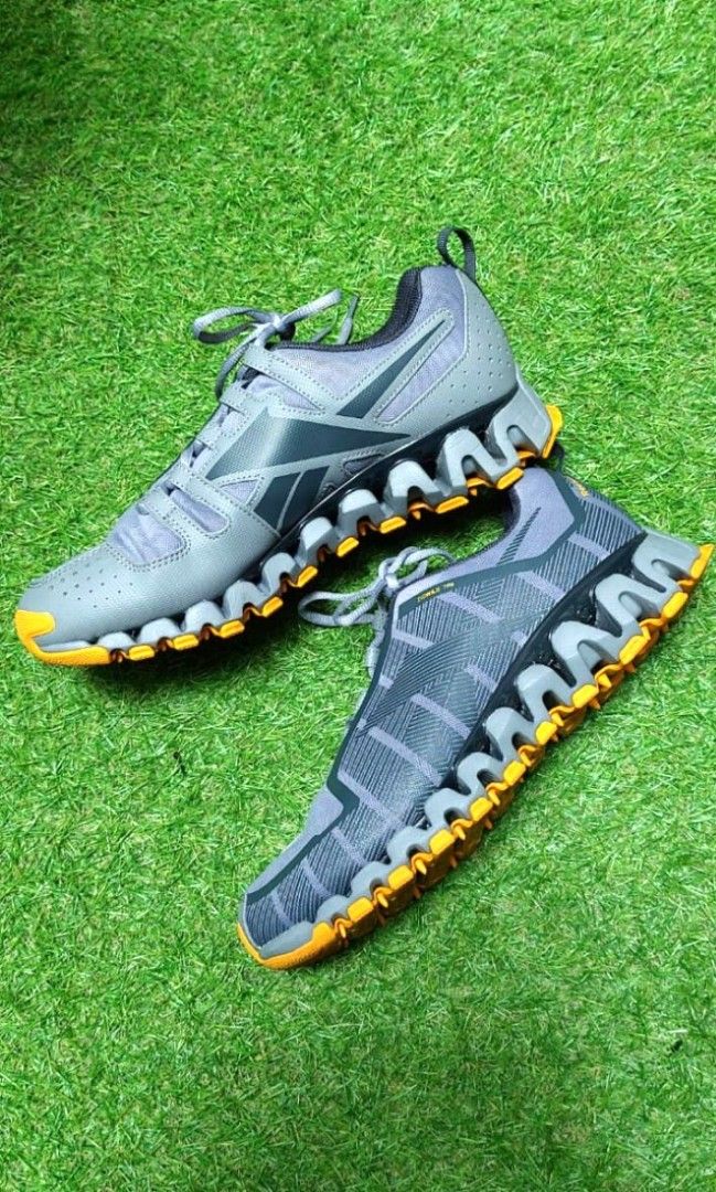 Sepatu Reebok Pria size 43 Fesyen Pria Sepatu Sneakers di