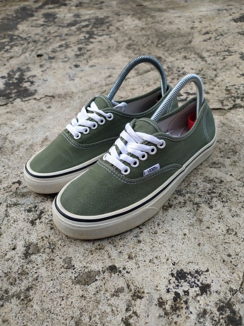 Vans store authentic army