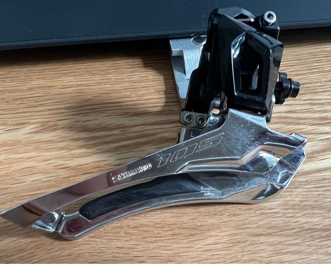 Shimano 105 r7000 front derailleur, Sports Equipment, Bicycles & Parts