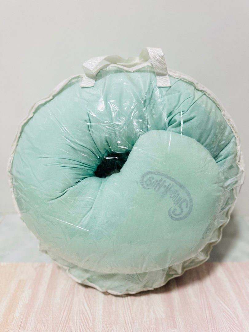 Snug-a-hug maternity and nursing pillow (Category: Maternity Care) located in Malolos. Submitted by aie.o (Listing ID 1214960959, Image 3). Description: Original snug-a-hug value at 2,500 Complete with pillow case and plastic container Very useful starting from pregnancy, breastfeeding, or normal pillow at night Can be shipped from Malolos or Manila.