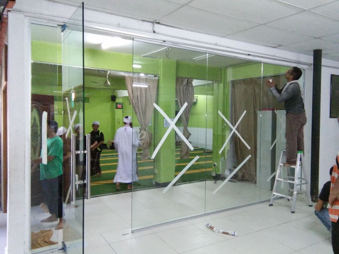 TEMPERED GLASS WALL 12mm l clear glass install dinding kaca, Services