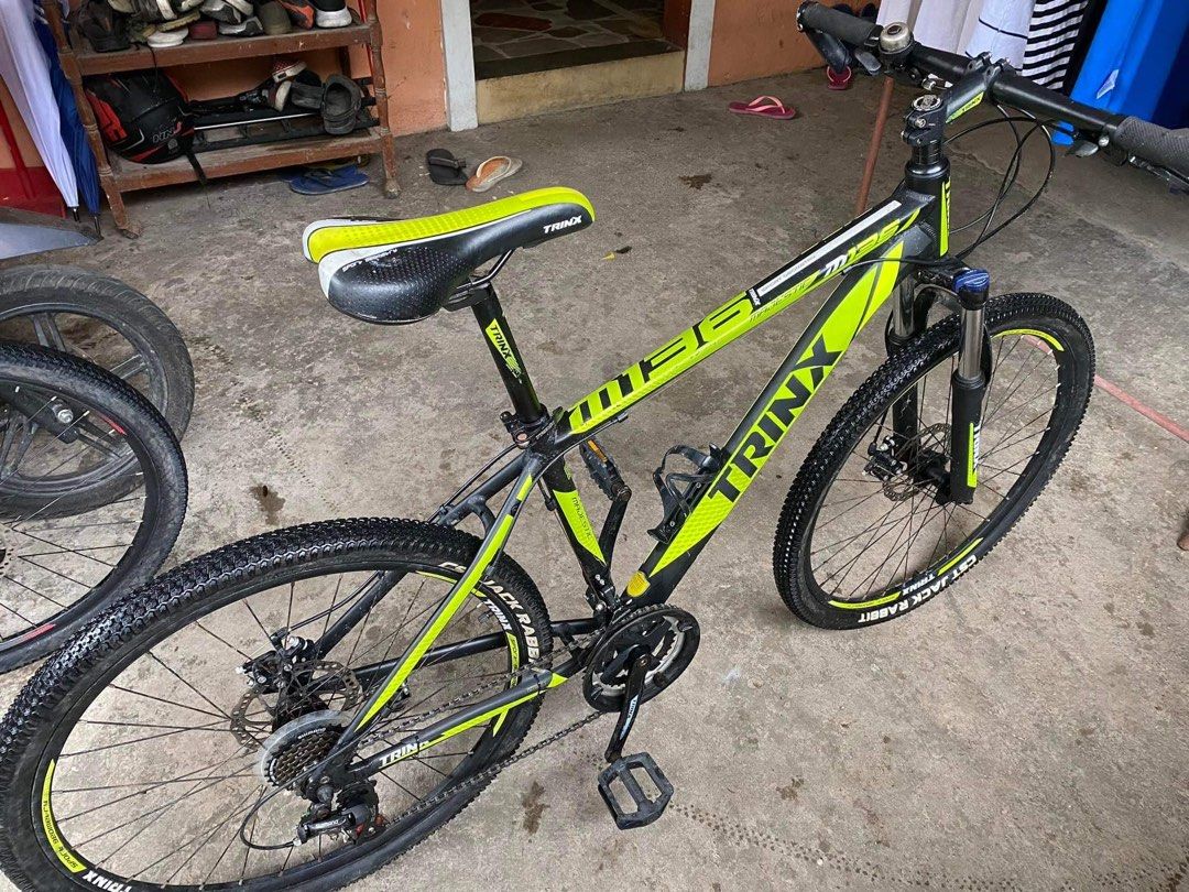 Trinx Small Trinx Majestic 26er (green) Mountain Bike w/ Small saddle bag (back ...