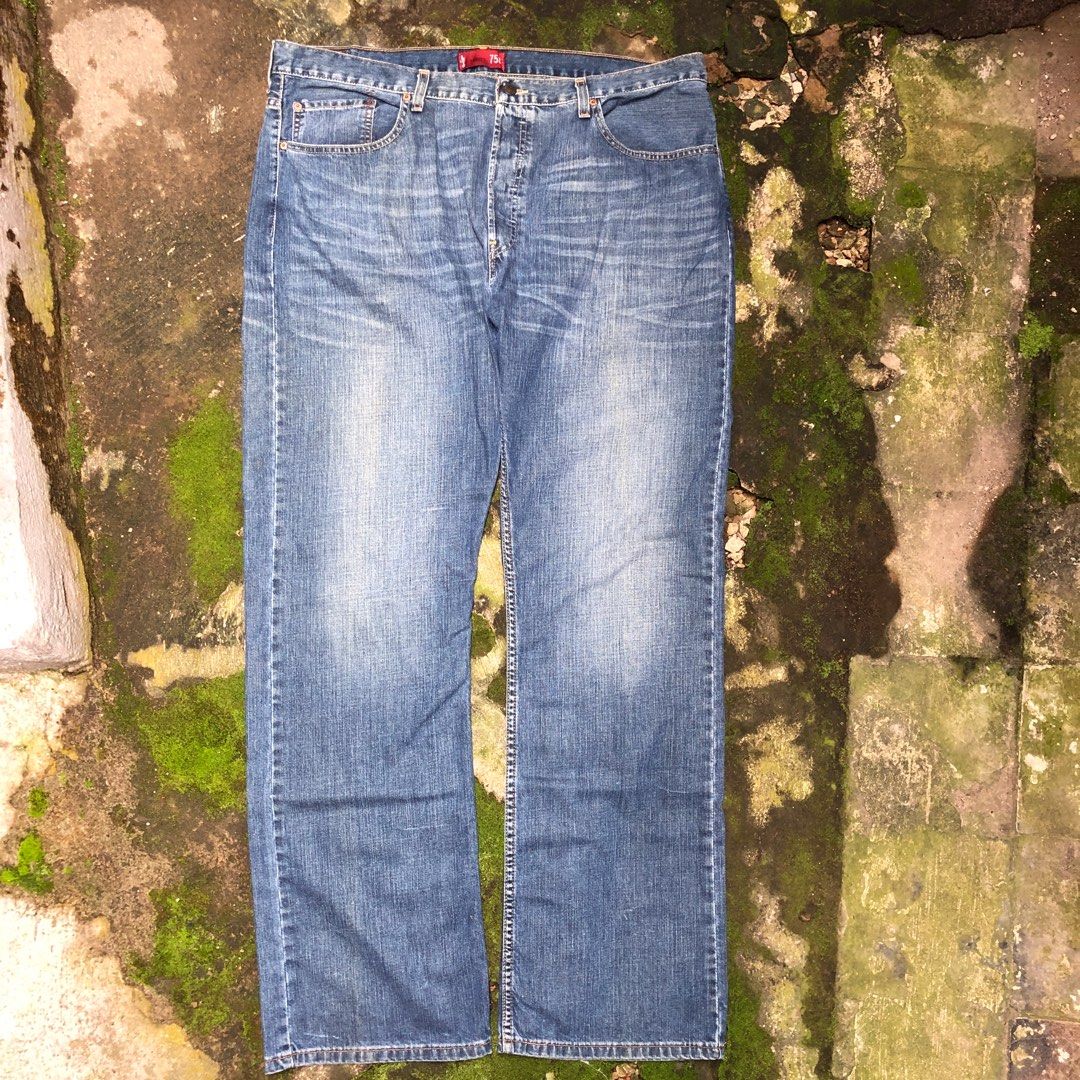 Tid Årvågenhed retning Vintage Levis 758 Jeans Blue Denim Buttons Fly, Fesyen Pria, Pakaian ,  Bawahan di Carousell