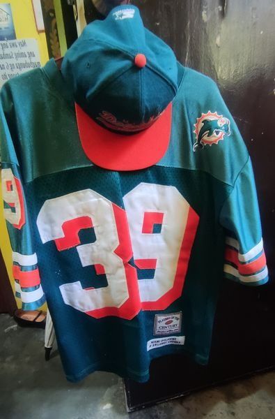 Vintage Starter Miami Dolphins Tailsweeps + Free Players of the