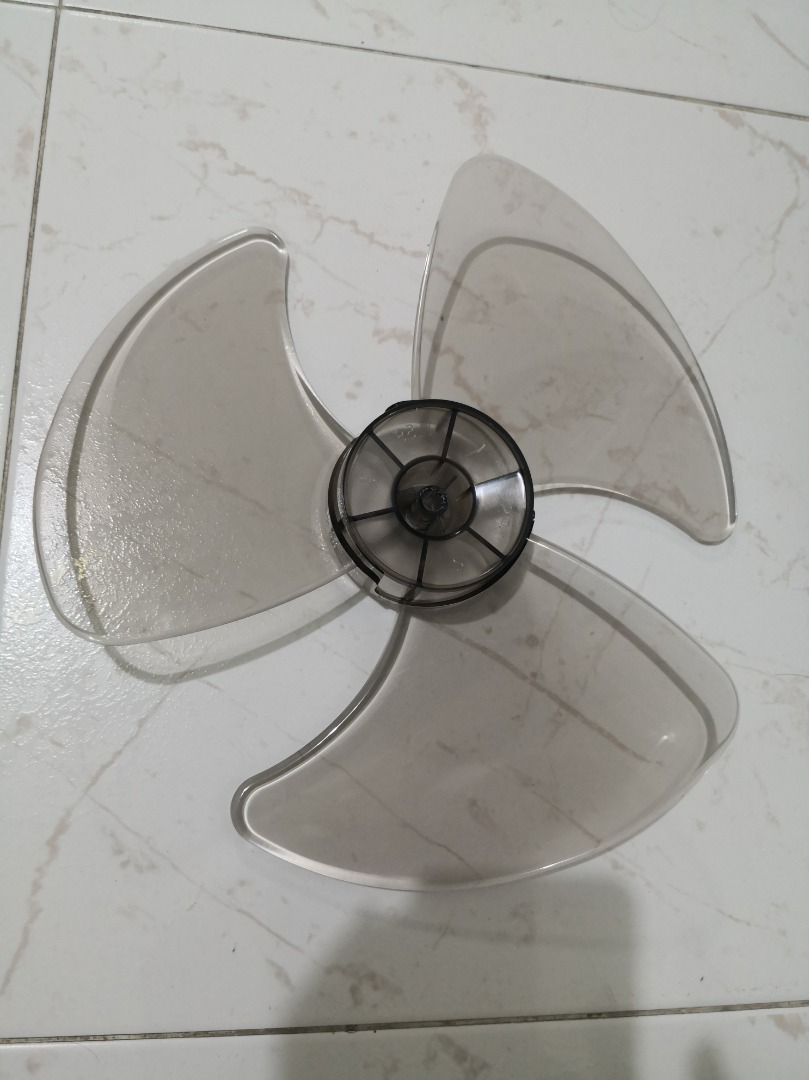 12" desk fan blade 3 Leaves, Everything Else on Carousell
