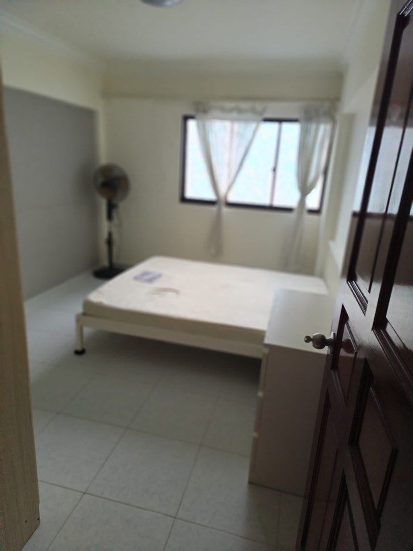 25 Marsiling Drive looking for single Chinese male, Property, Rentals