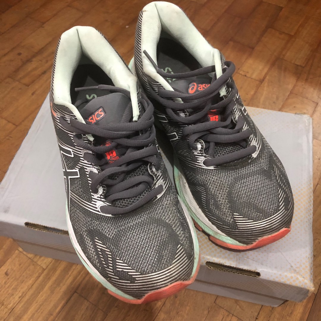 boys black nike slides