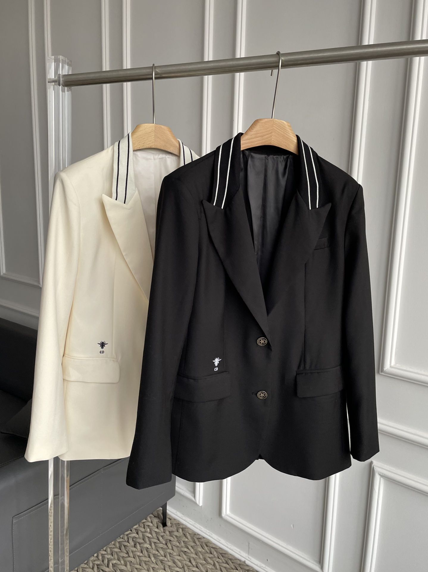 Dior bee suit sale