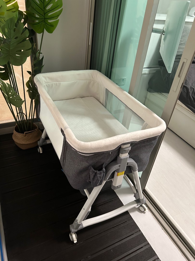 Baby movable cot, Babies & Kids, Baby Nursery & Kids Furniture, Cots