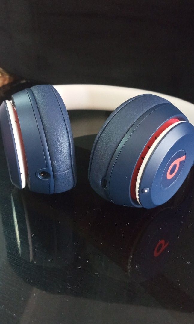 Beats Solo 3 Wireless - Junior size (Category: Headphones & Headsets) located in Angeles City. Submitted by beauty811 (Listing ID 1215170301, Image 3). Description: Like New In the box: Beats Solo3 Wireless headphones Carrying Case Quick Start Guide Issue: Lost Universal USB charging cable .